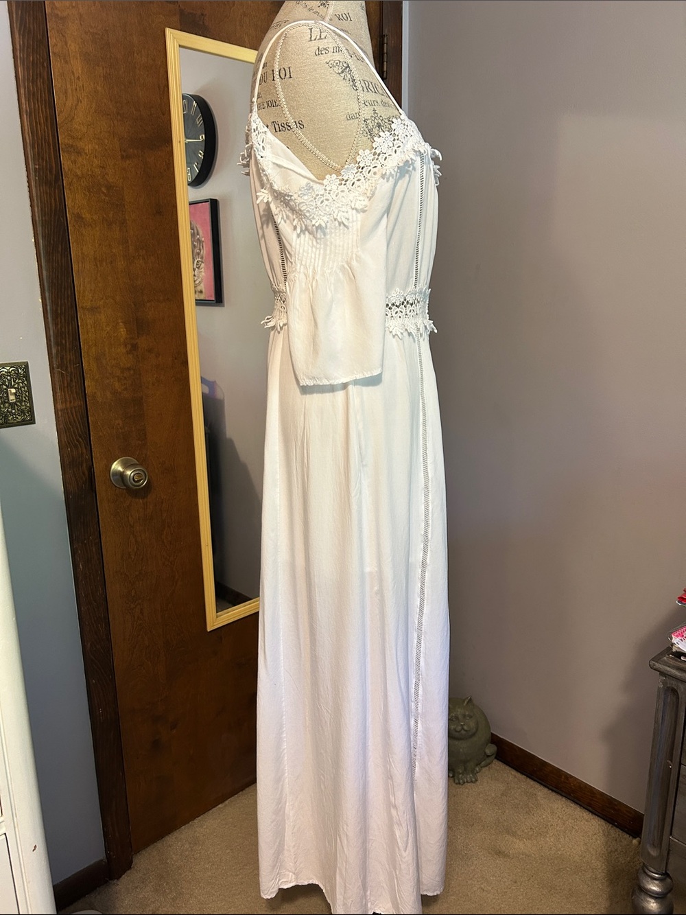 Beautiful Romantic Off-The-Shoulder White Dress - Picture 5 of 11